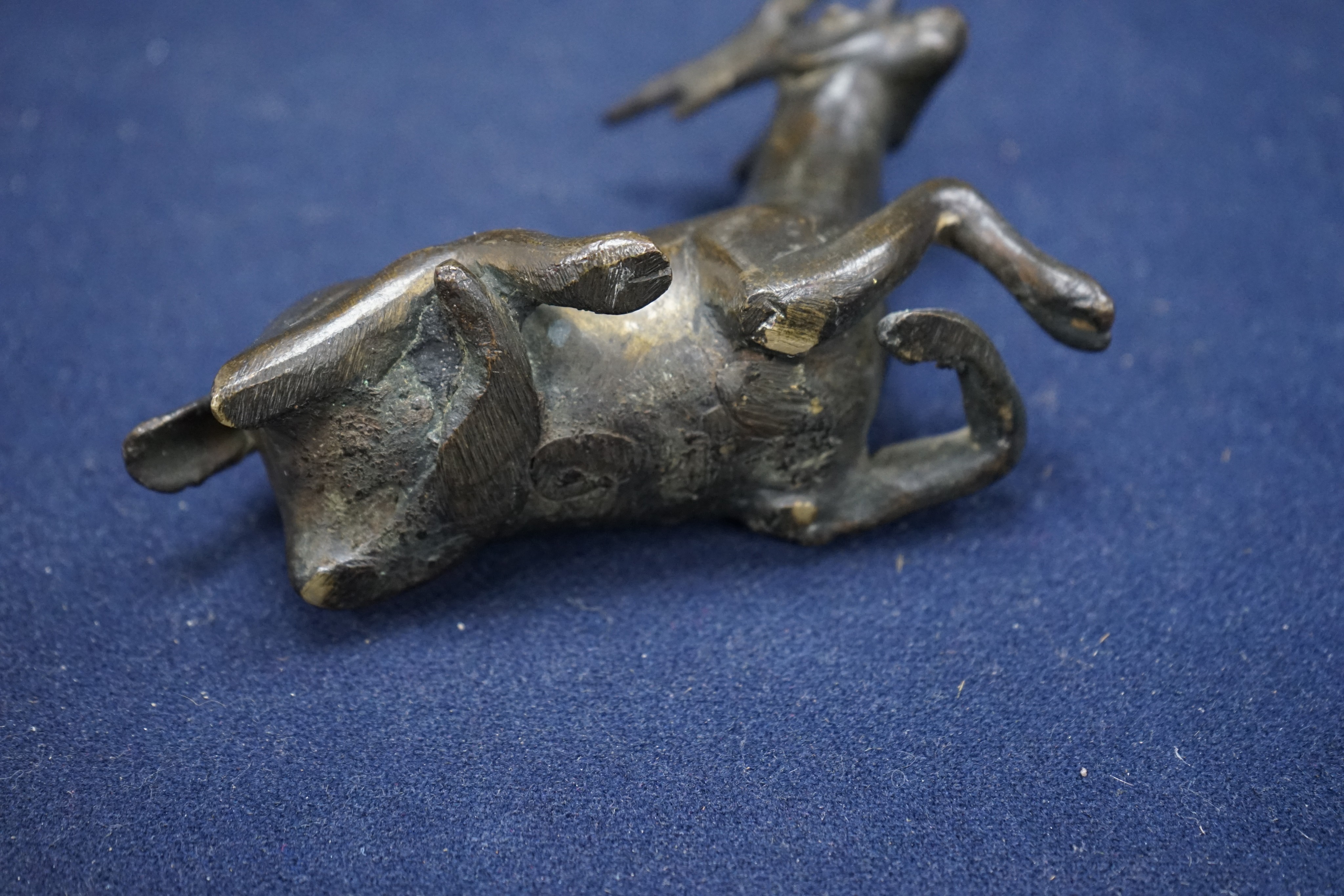 A Chinese early bronze figure of a deer, probably Yuan to Ming period, 13.5cm